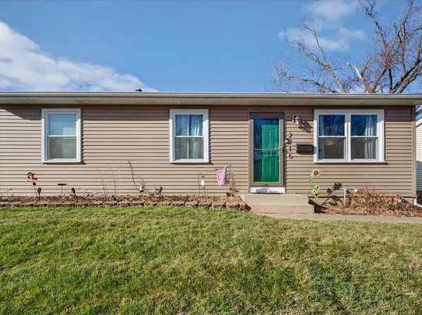 2216 Jebens Ave, Davenport, IA 52804