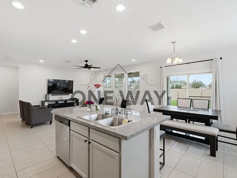 392 S 194th Ln — Photo 10
