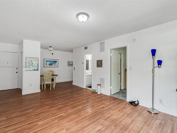 3rd image of 649 W Oakland Park Blvd APT 217A