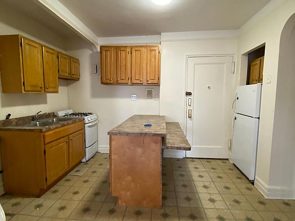 4th image of 1335 50th St #4F