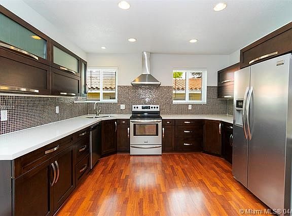 Beautiful Kitchen w Stainless Steel Appliances, Quartz Countertops, Wood Cabinets and Ceramic Backsplash!A Chefs / Cooks Dream.