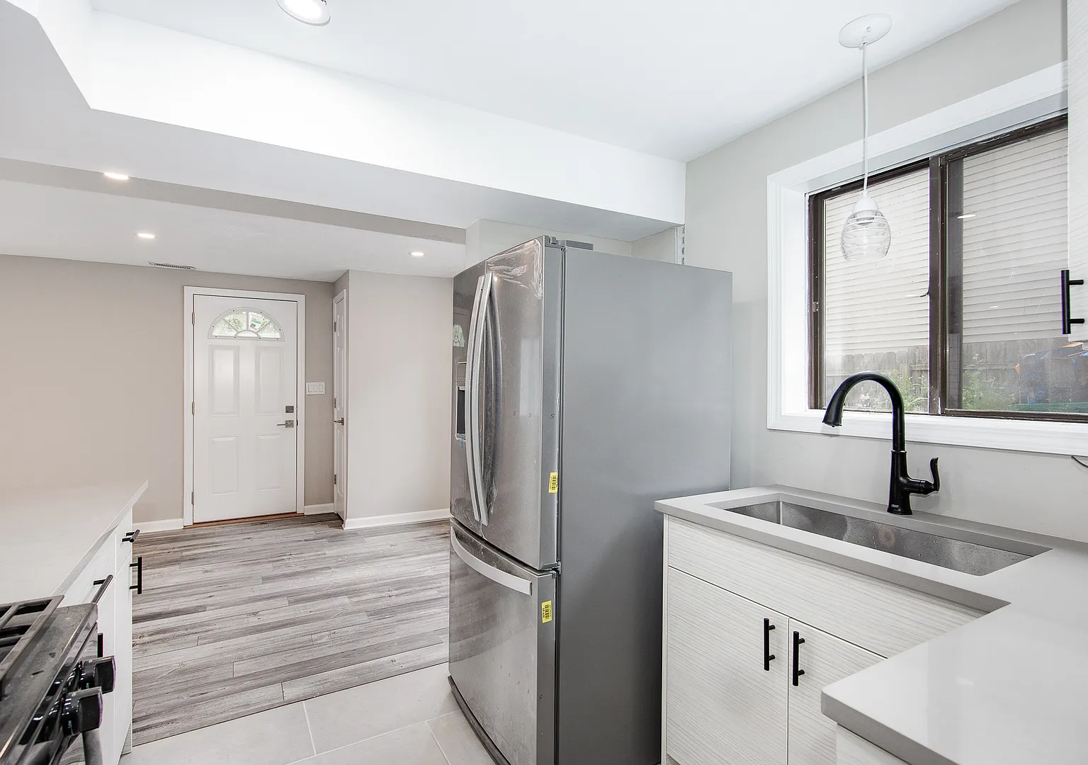 2 bed, 864 sqft, $2,500 — Photo 3