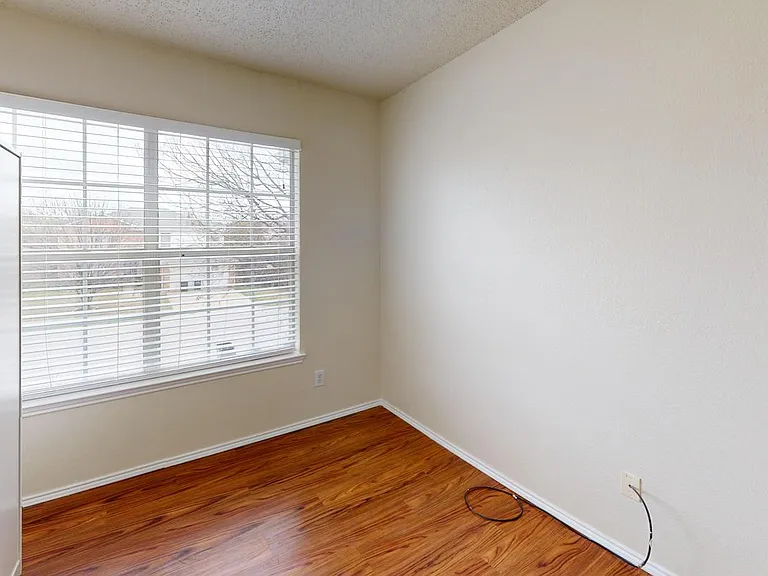 8101 Flowertree Dr — Photo 11