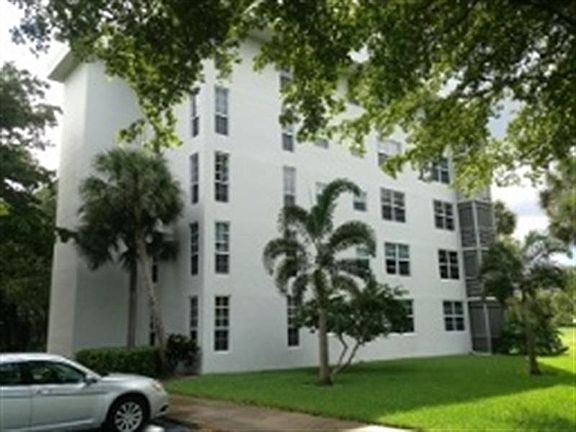 2nd image of 545 Oaks Ln APT 104