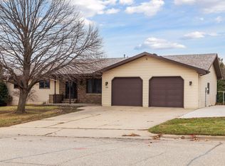 406 E 9th St, Zumbrota, MN 55992
