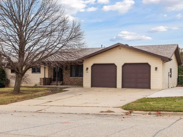406 E 9th St, Zumbrota, MN 55992