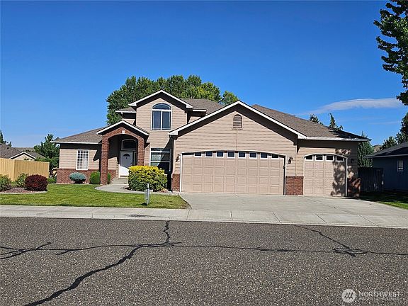 3rd image of 1240 Vintage Avenue