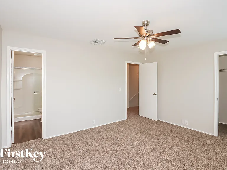 802 Eagles Glide Dr — Photo 8