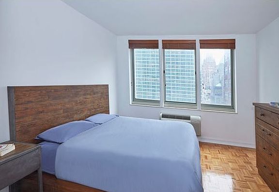 3rd image of 333 E 45th St APT 21B
