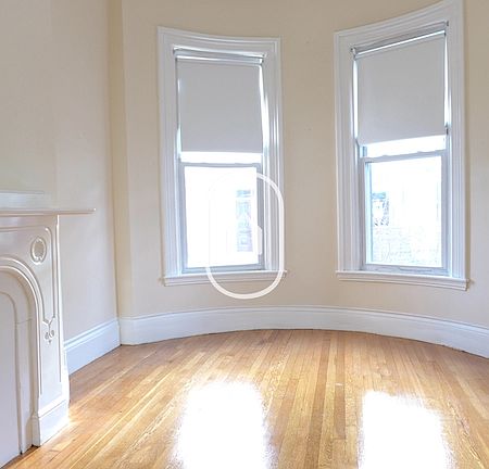 3rd image of 19 Worthington St