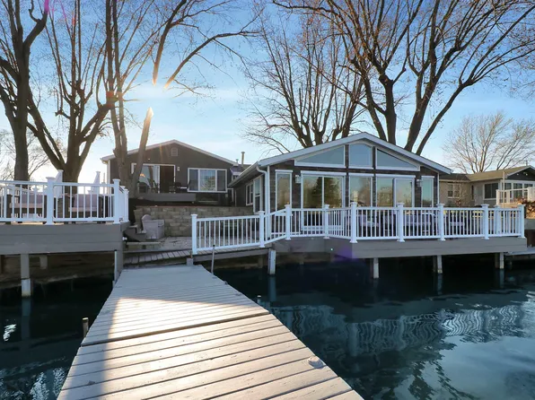 6425 N McKinley Dr, Monon, IN 47959