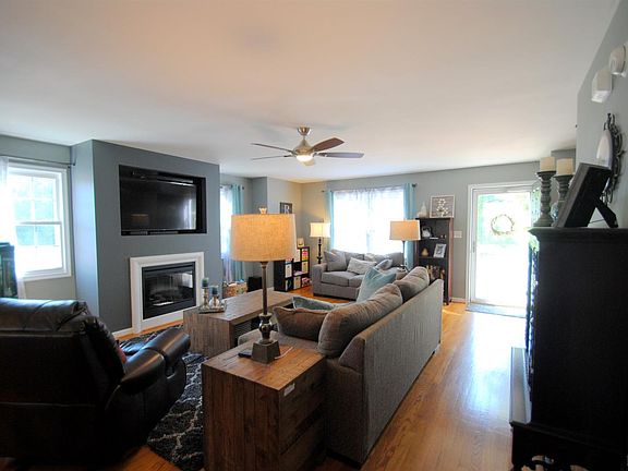 3rd image of 228 Duncraig Dr