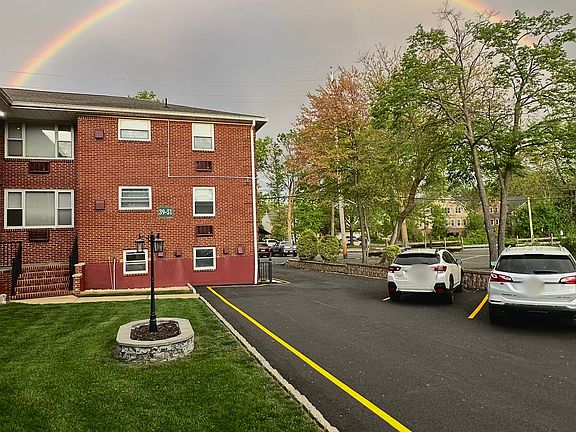 It's always a lucky day at Lafayette Park Apts!