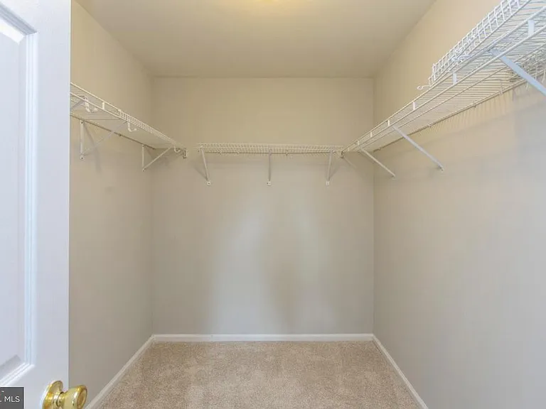 105 Farrington Ct — Photo 16