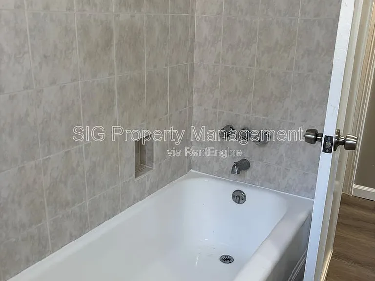 10822 Hartsook St #1 — Photo 15
