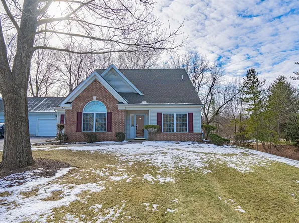 4950 Steeplechase Dr, Macungie, PA 18062