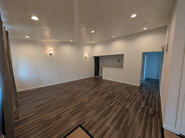 4526 E Frederick Ave — Photo 2