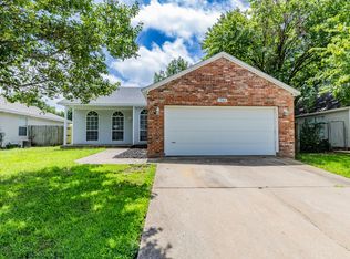 1502 Crescent St, Bentonville, AR 72712