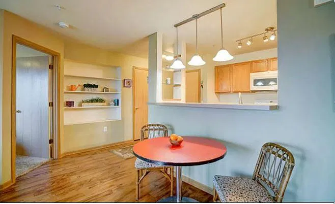2 bed, 1000 sqft, $2,050 — Photo 3