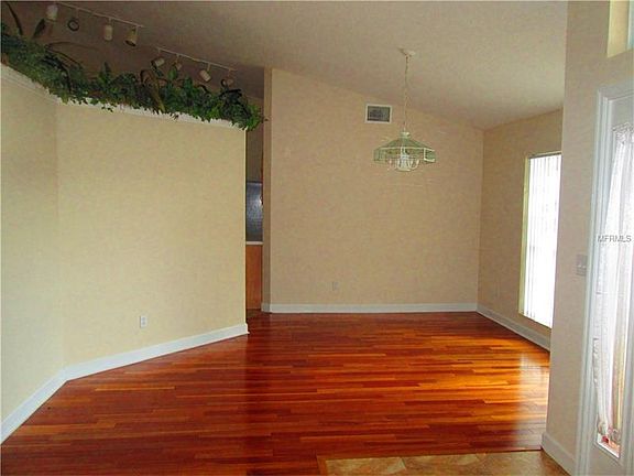 5th image of 33211 Lake Bend Cir