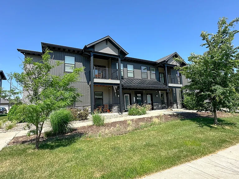 3405 Aurora — Photo 1