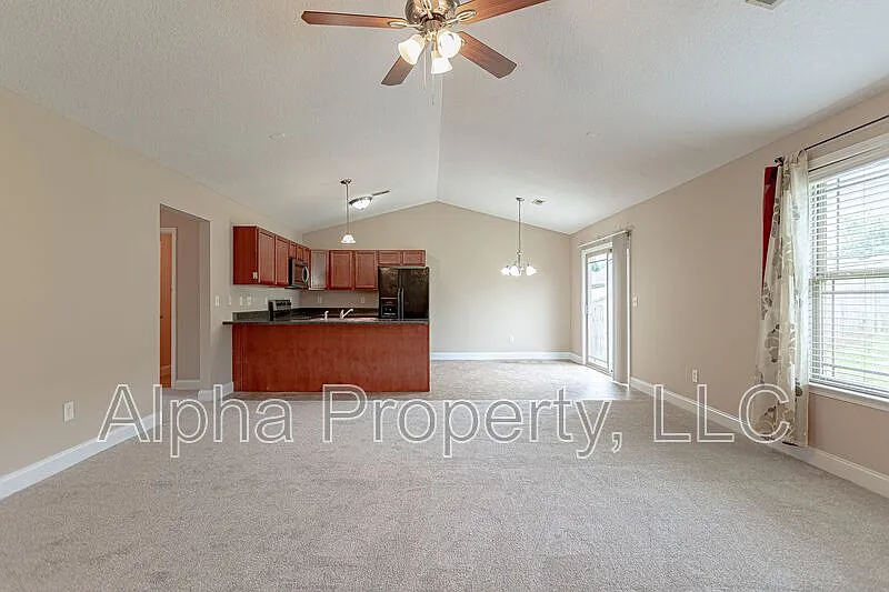 3 bed, 2.0 bath, 1452 sqft, $1,800 — Photo 4