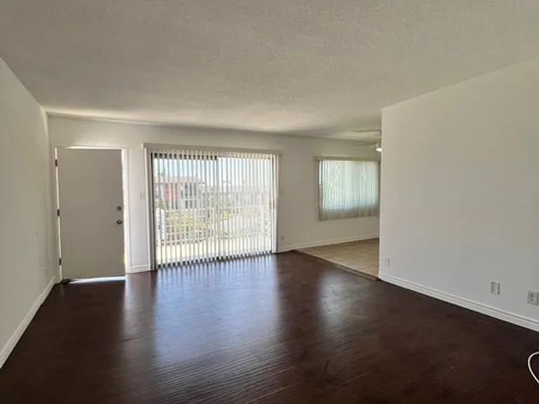 905 Edgewood St — Photo 16