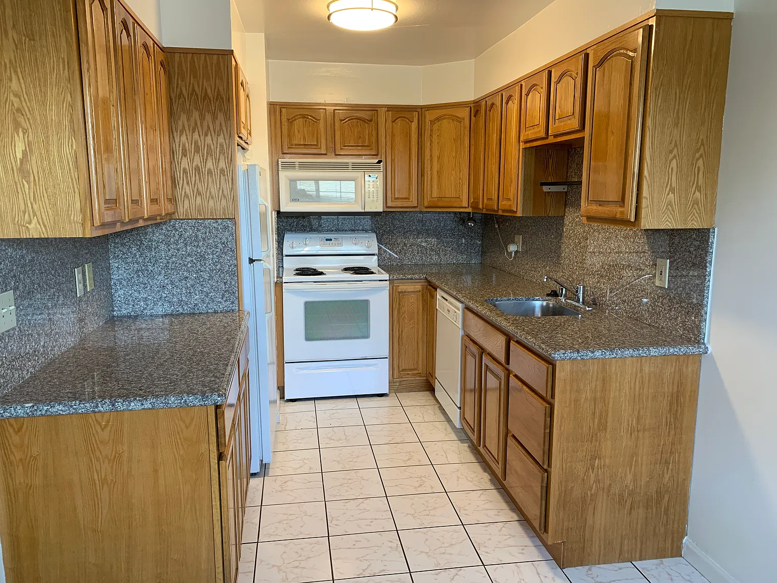 2 bed, 899 sqft, $3,295 — Photo 1