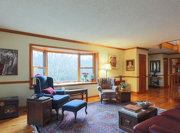 4th image of 755 Neyland Dr