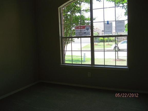 3rd image of 916 Pinebrook Dr