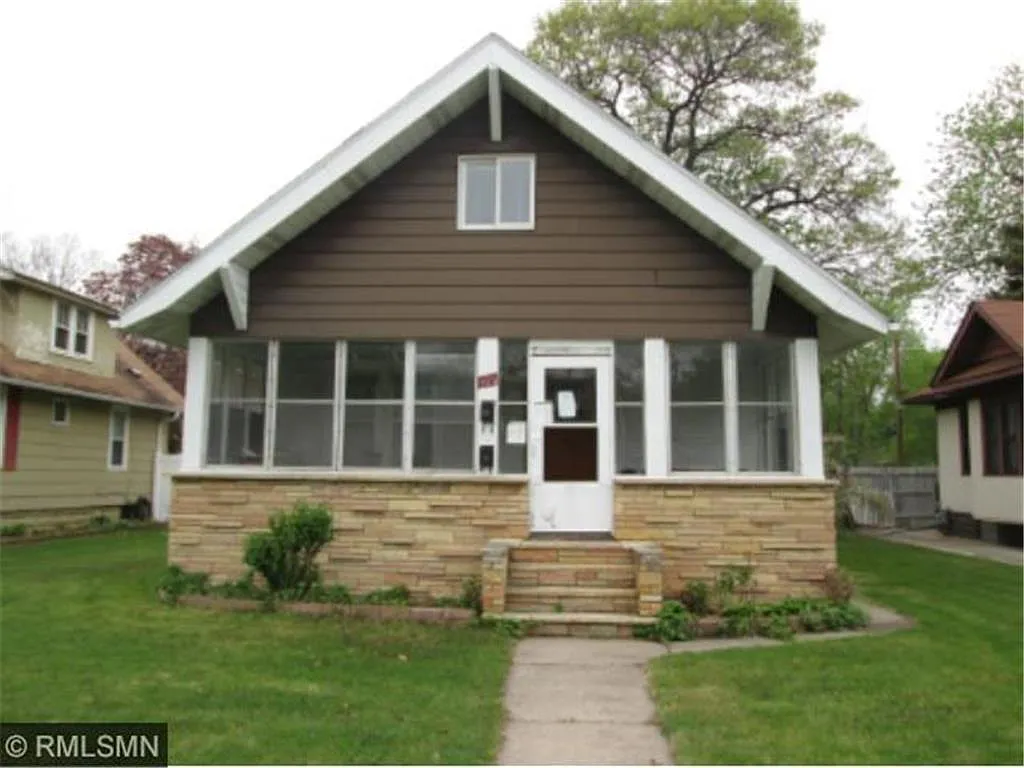 6 bed, 3243 sqft, $3,450 — Photo 1