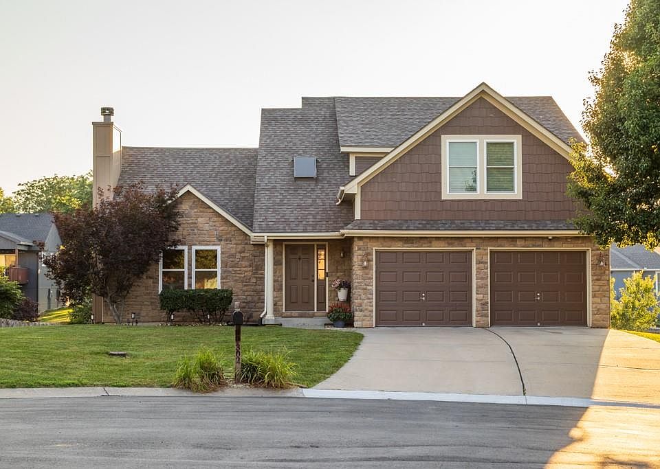 1st image of 302 SW Bobcat Cir