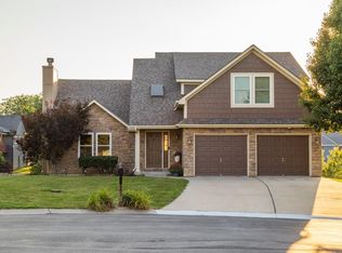 302 SW Bobcat Cir, Oak Grove, MO 64075