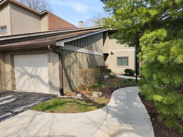 2S531 Emerald Green Dr #19-A, Warrenville, IL 60555