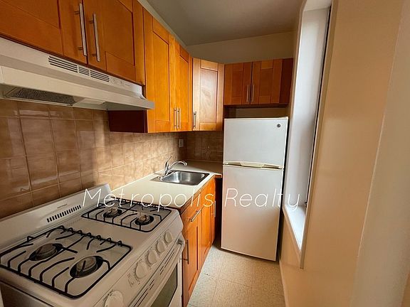 4th image of 31-77 32nd St #5E