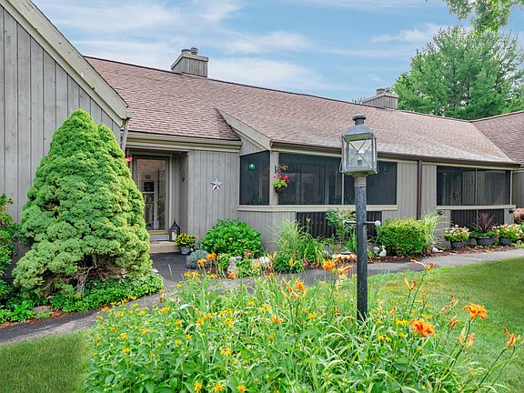 2nd image of 138 Bison Ln #B