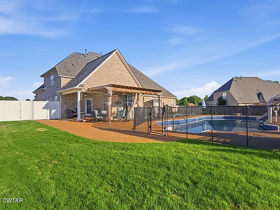 5th image of 45 Lone Oak Dr