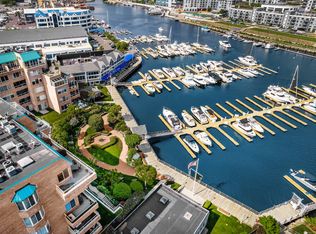 98 Southfield Ave APT 402, Stamford, CT 06902