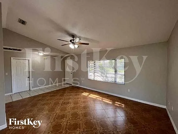 522 Beal St NW — Photo 2