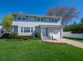 38 Hampton Blvd, Massapequa, NY 11758