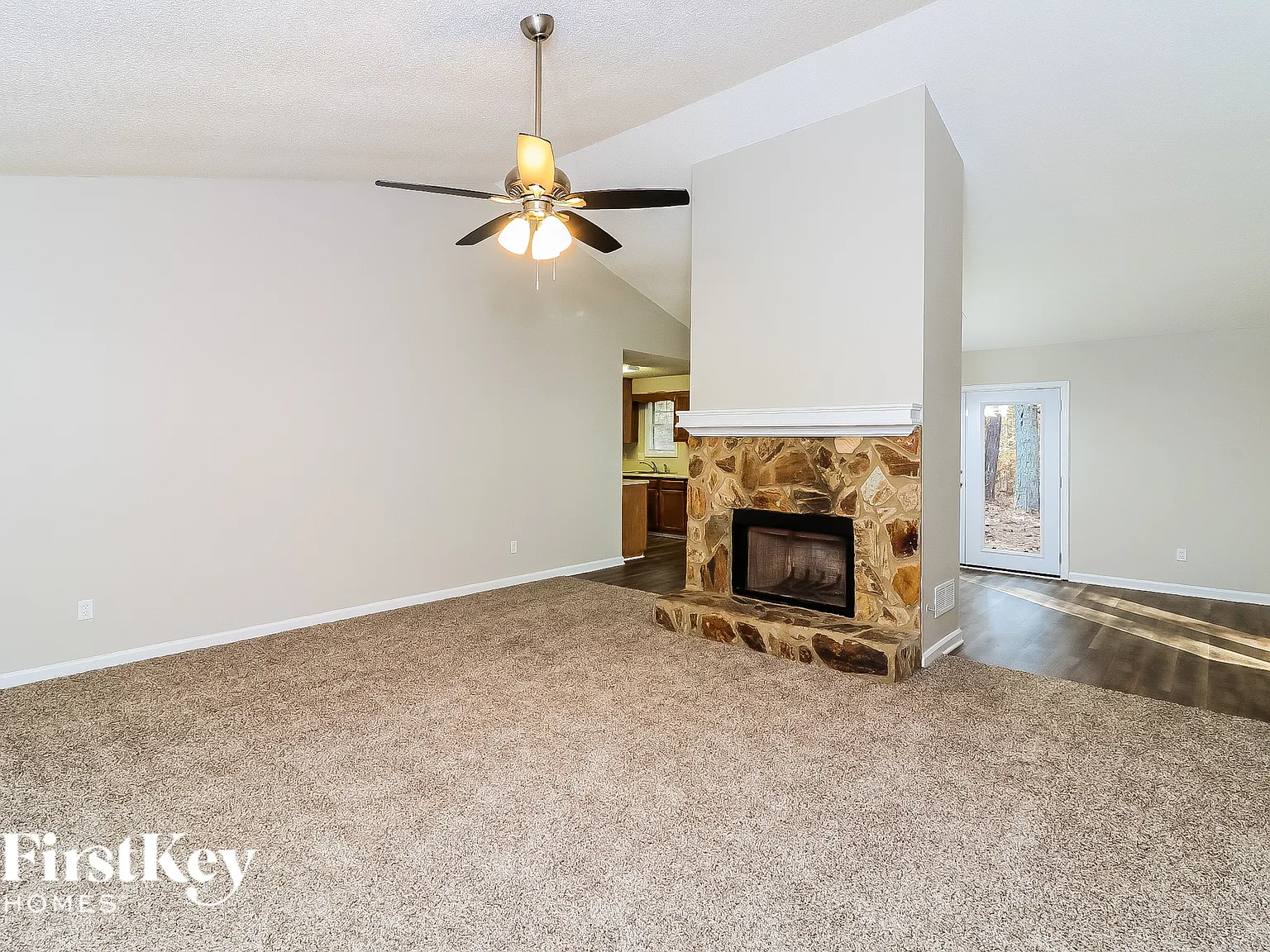 3 bed, 2.0 bath, 1396 sqft, $2,095 — Photo 2