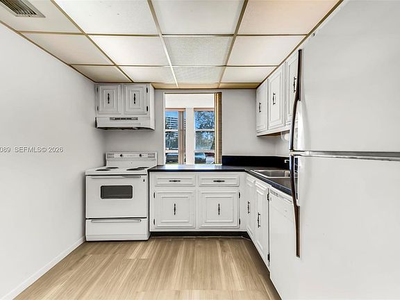 4th image of 801 Three Islands Blvd APT 111