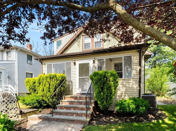55 Rosemont Rd, Weymouth, MA 02191