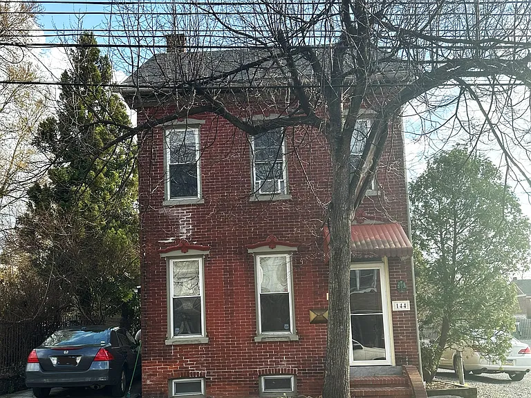 144 Beech St — Photo 2
