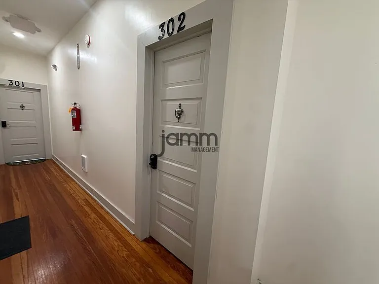 1848 E 89th St #302 — Photo 3
