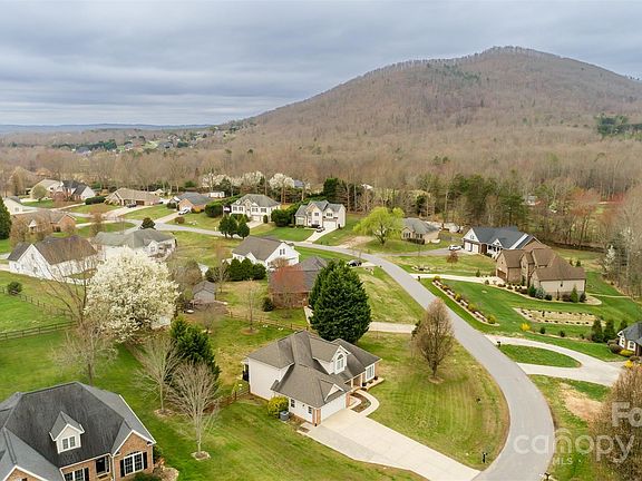 3rd image of 1446 Sweetbriar Ln