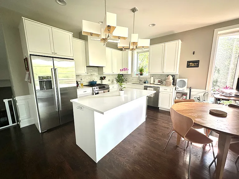 2532 W Irving Park Rd #2E — Photo 4