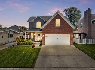 24610 Manistee St, Oak Park, MI 48237