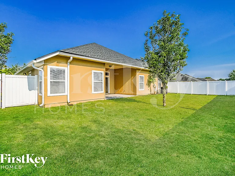 2402 Bentshire Dr — Photo 15