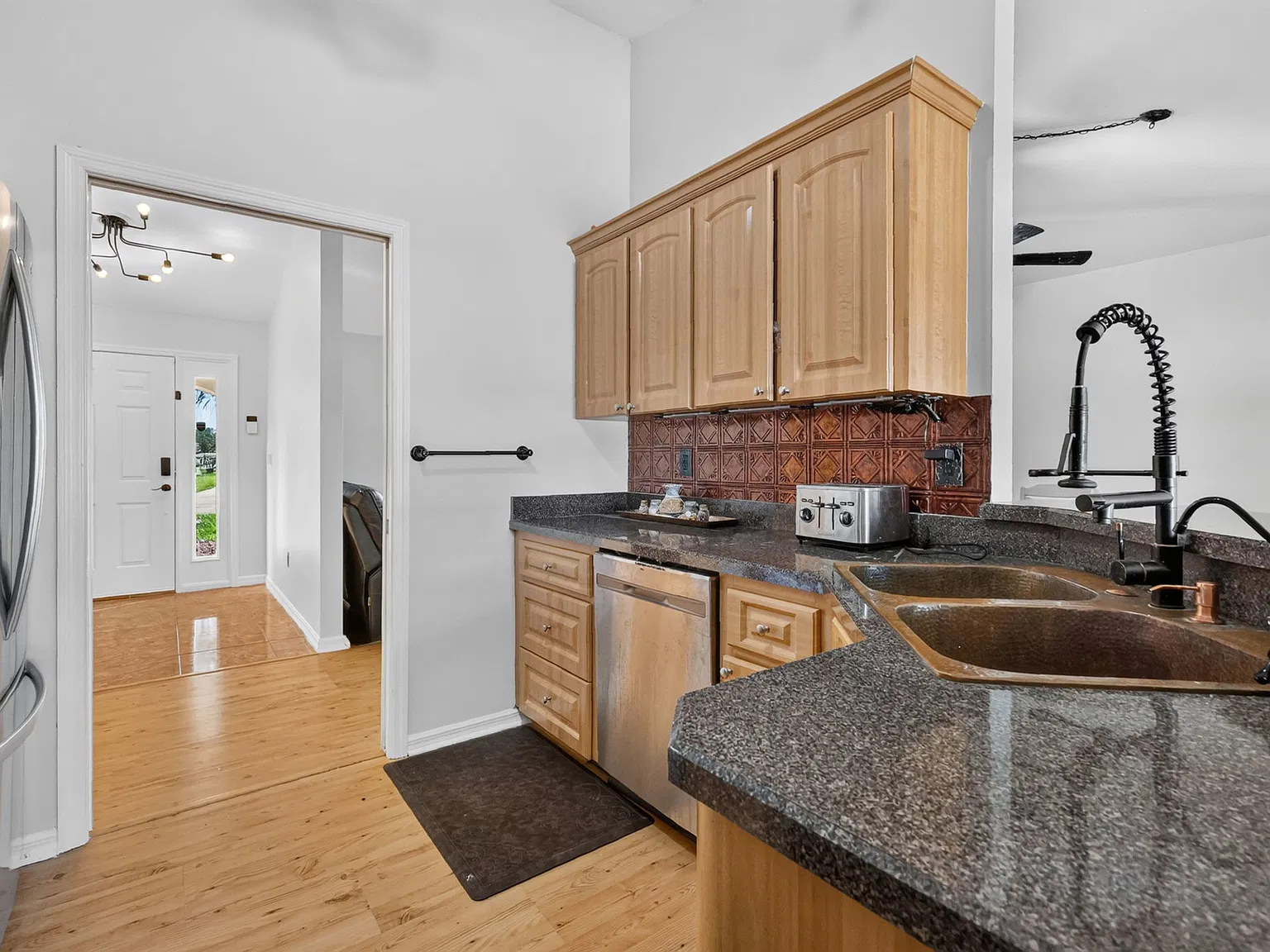 3 bed, 1606 sqft, $3,500 — Photo 4